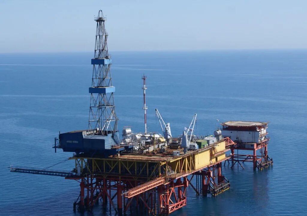 Одесском месторождении в черном море. Одесское газовое месторождение в черном море на карте. Черноморнефтегаз крым. Тектоника азовского моря. Нефтяная платформа "дропнер" 1995.