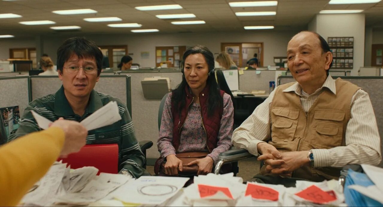 Daniel kwan and daniel scheinert. Всё везде и сразу, дэниэл шайнерт, дэн кван. All four movies at once. Everything everywhere all at once 2022. Everything everywhere all at once 2022.