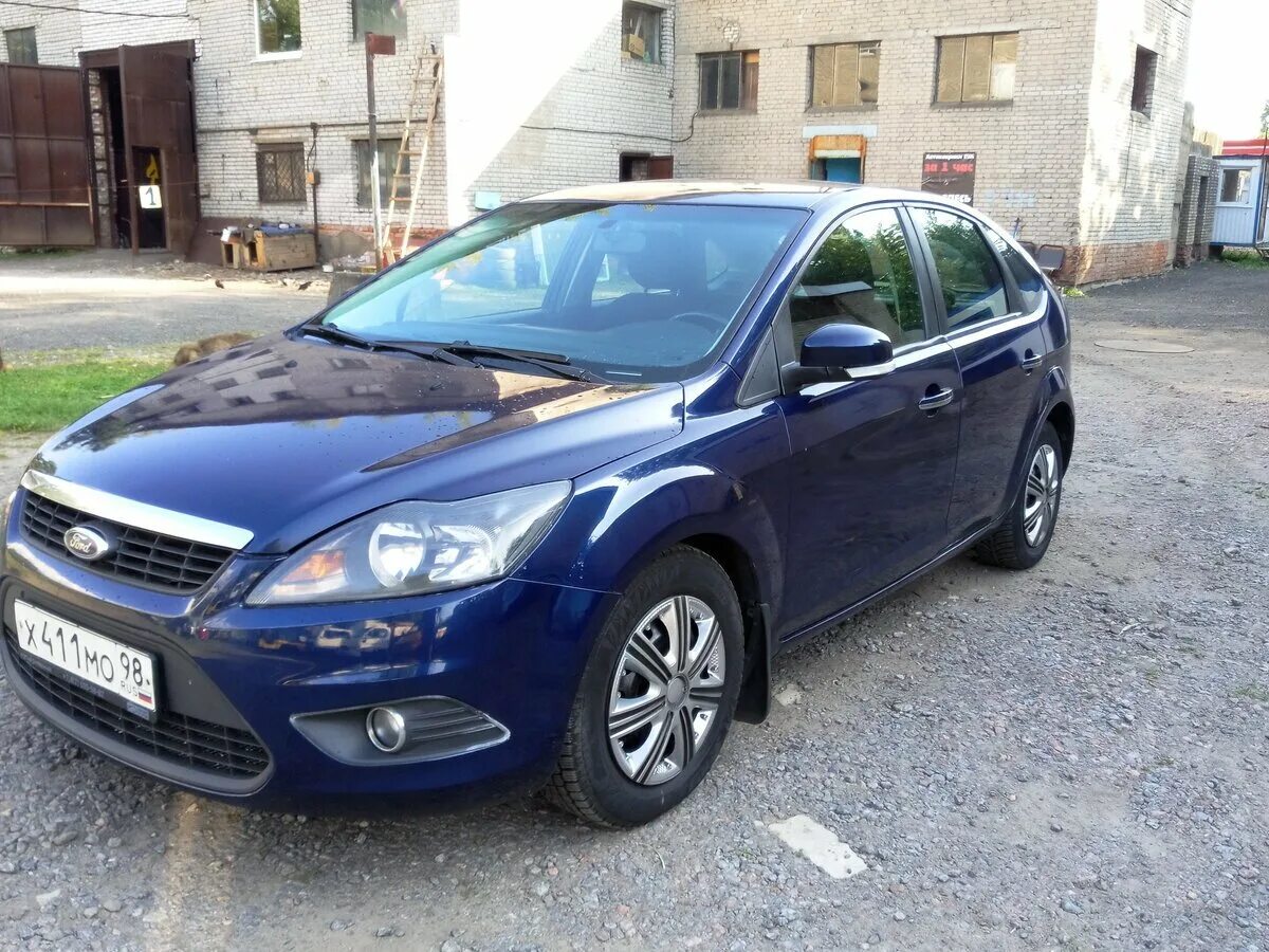 Куплю форд 2010г. Форд фокус 2 синий. Ford Focus 2 хэтчбек синий. Форд фокус 2 Рестайлинг темно синий. Форд фокус 2010 1.6 механика.