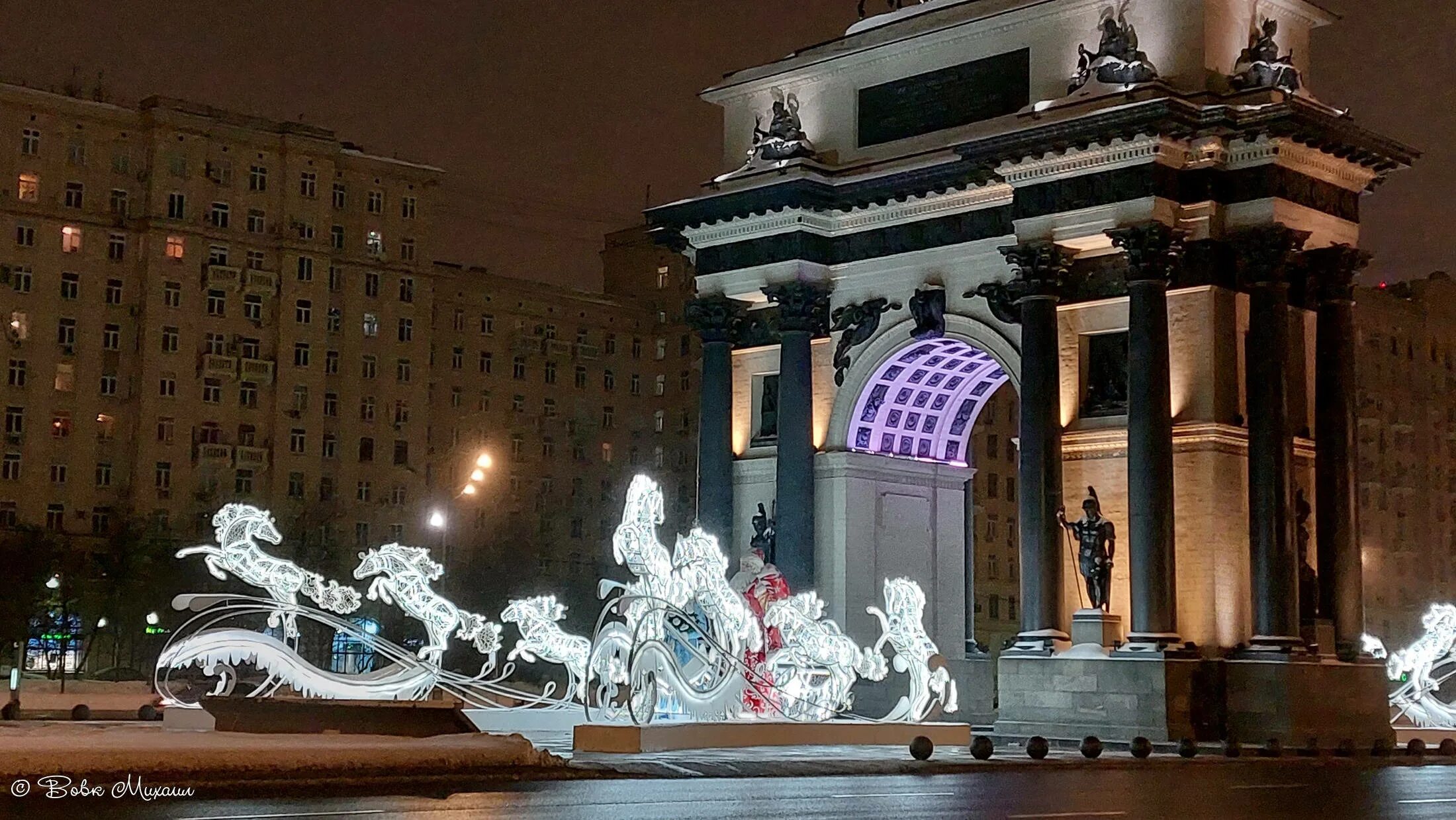Поклонная гора новый год 2025 фото Новый год 2021: ёлочный шар на Поклонной горе