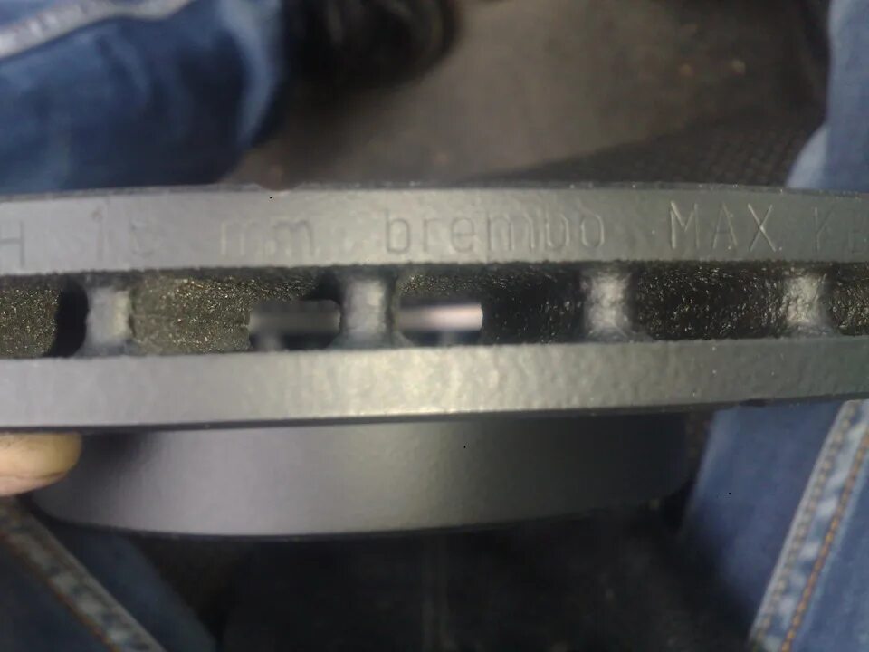 Тормозные диски как отличить подделку. Поддельные тормозные диски brembo. поддельные диски брембо. маркировка на дисках брембо. брембо тормозные диски отличить подделку.