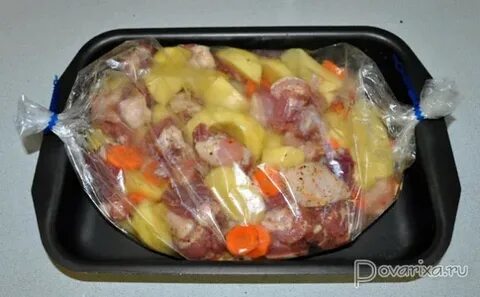 Как приготовить мясо с картошкой в рукаве