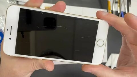 Царапина на защитном стекле телефона