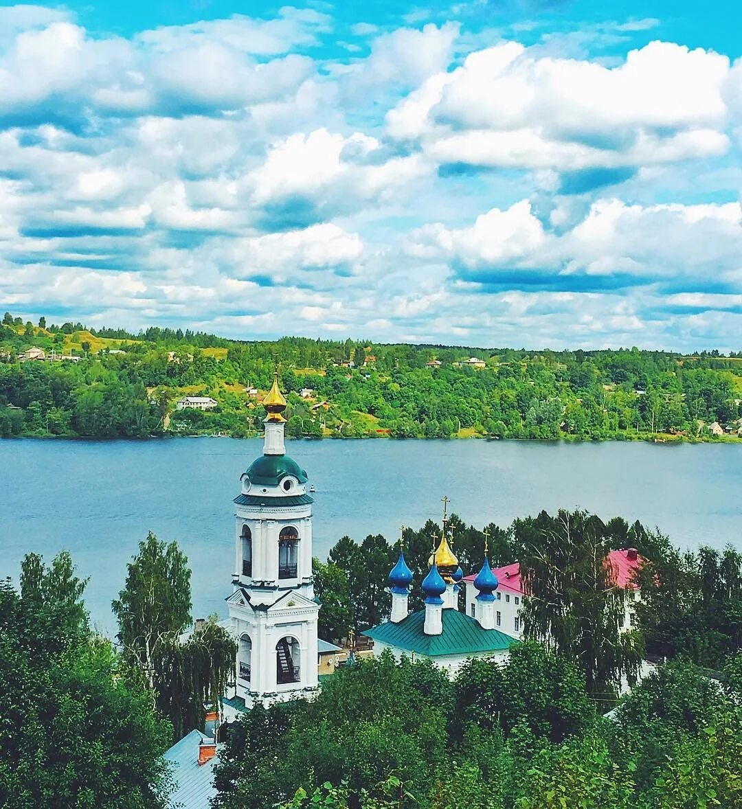 Река Волга Плес. Город Плес Ивановской области. Городок плёс в Ивановской области. Плёс достопримечательности.