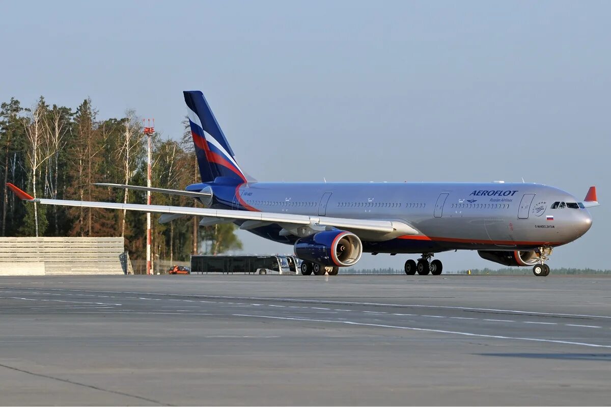 Самолет россия владивосток. A330-343 Аэрофлот. Боинг 777 Владивосток Москва. Су 1702 Москва Владивосток. Аэрофлот su 1702 самолет.