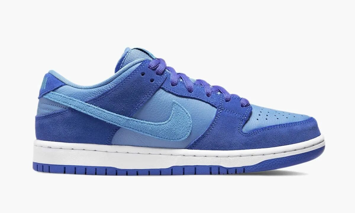 Голубые найк оригинал. Nike sb dunk low голубые. nike sb dunk голубые. nike sb dunk low blue white. nike sb dunk blue raspberry.