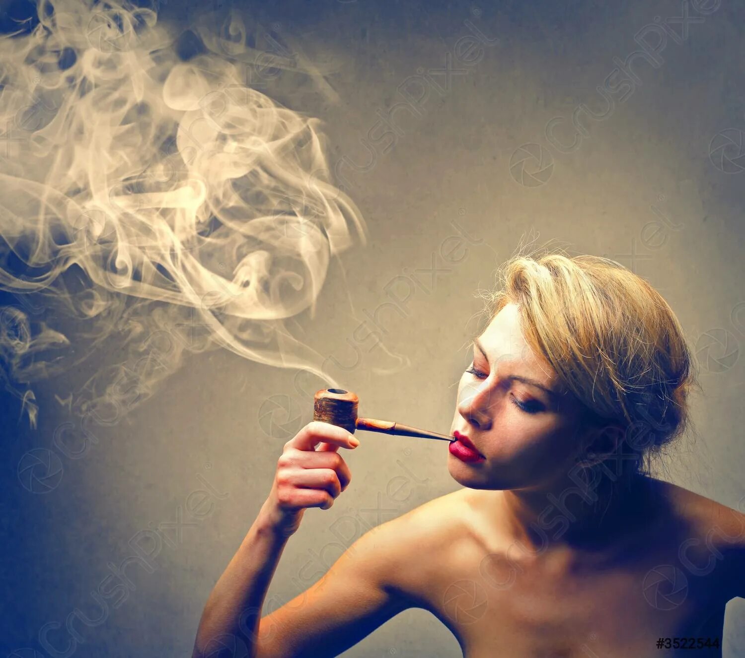 Девушка курящая трубку. Девушка курит. Девушки курящие трубку. Девушка курит трубку. Девушка курит.