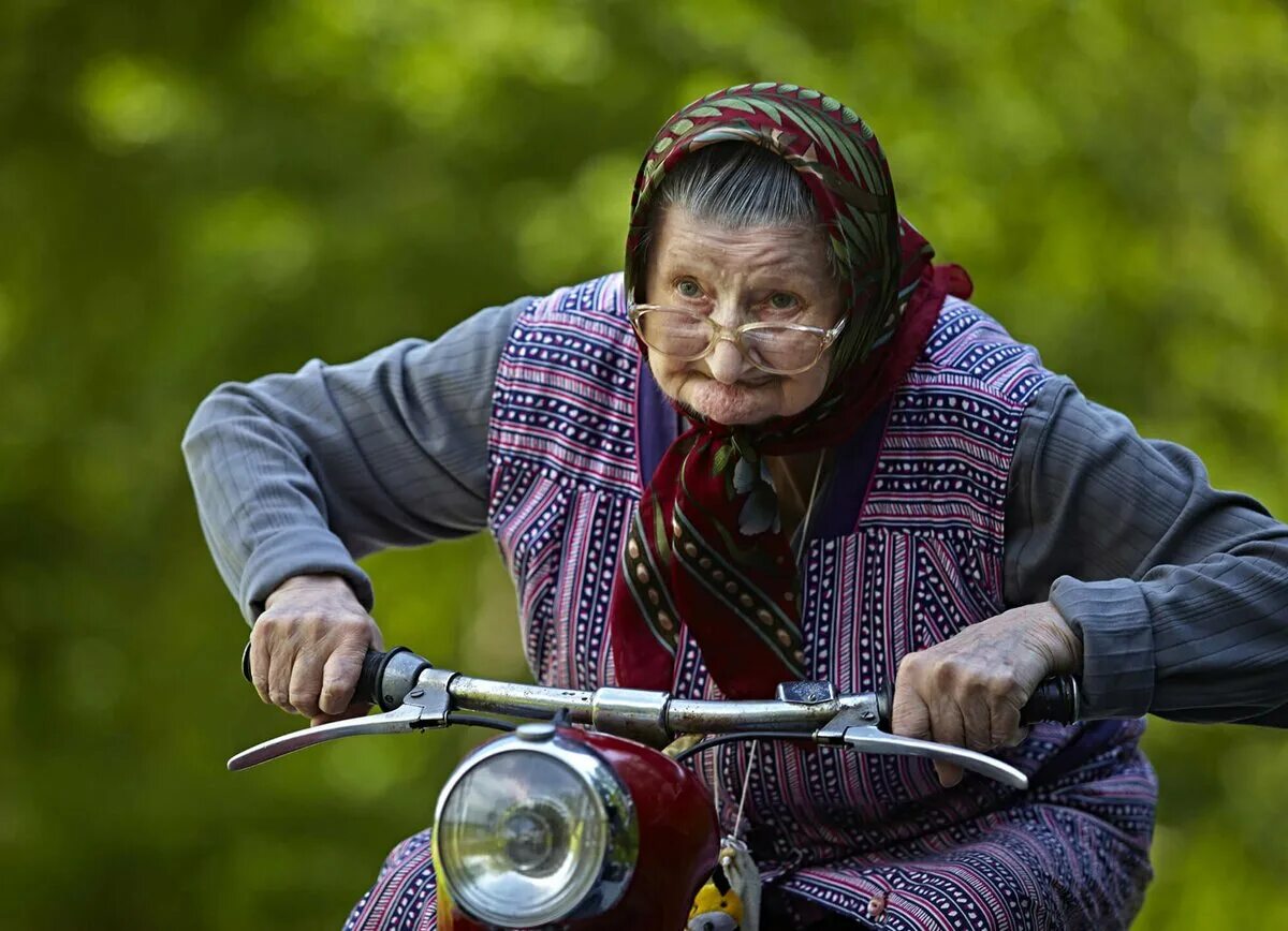 Будни бабули и деда штрудель. Красивые старики. Ютуб будни бабули. Масленица в железногорске. Будни бабули и деда на ютубе германия.