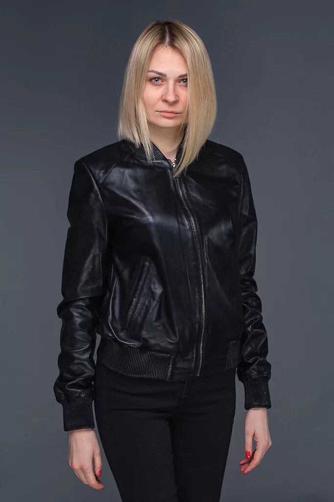 Голубой бомбер снежная королева. Бомбер 2022 оверсайз. Куртка бомбер утепленная женская. Бомбер из мутона женский. Замшевая куртка jorg weber.