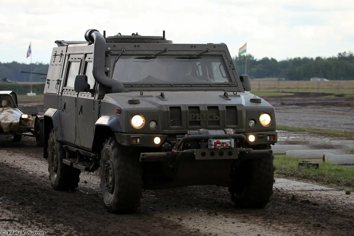 Газ рысь. Iveco LMV Рысь. Бронеавтомобиль Iveco LMV «Рысь». Iveco LMV m65 Рысь. Бронемашина Iveco LMV.