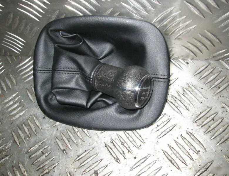 Замена ручки переключения передач - Volkswagen Passat B6, 2 л, 2005 года стайлин