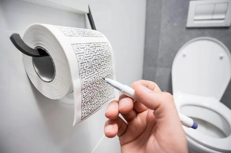Туалетная бумага. Дизайнерская туалетная бумага. Туалетная бумага рисунок. Туалетная бумага с дырочками.