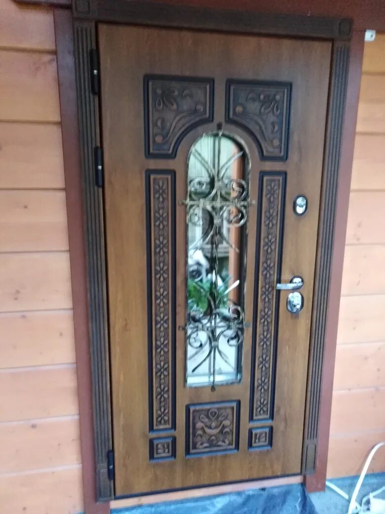 Дверь старославянский. Дверь старославянский. Славянские двери. Деревянная дверь в избу. Двери в славянском стиле.