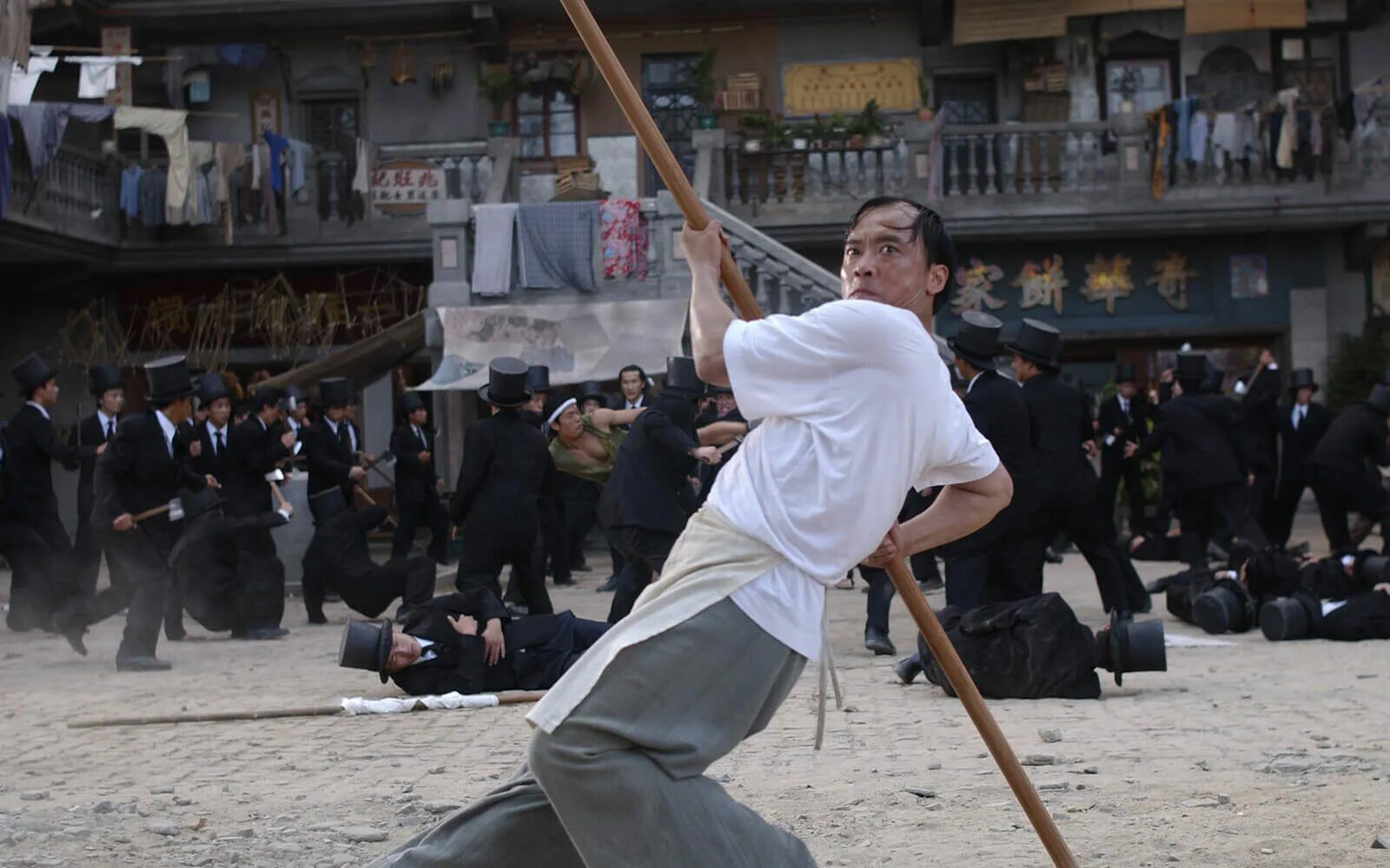Kung fu kapers. Бесстрашный кунг фу 2008. Лам Цзэ-Чун разборки в стиле кунг фу.