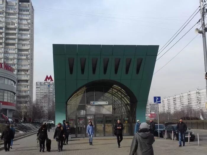 Метро строгино улицы. Наземные вестибюли станции метро строгино. вестибюль станции строгино. строгино восточный вестибюль. метро братиславская вестибюль.