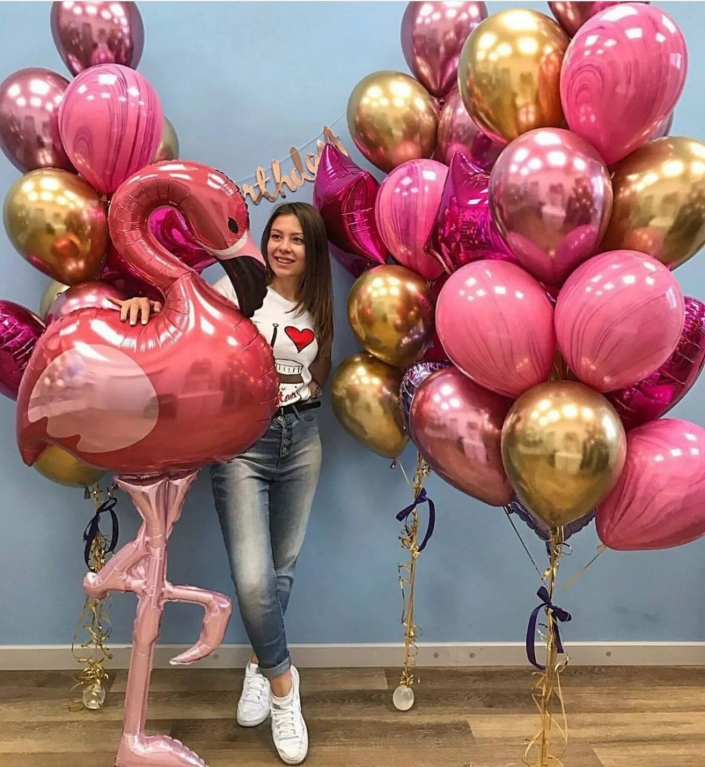 Гигантский шар. Защитный шар для человека. Огромный шар. Ходячая фигура фламинго. Огромный шар.