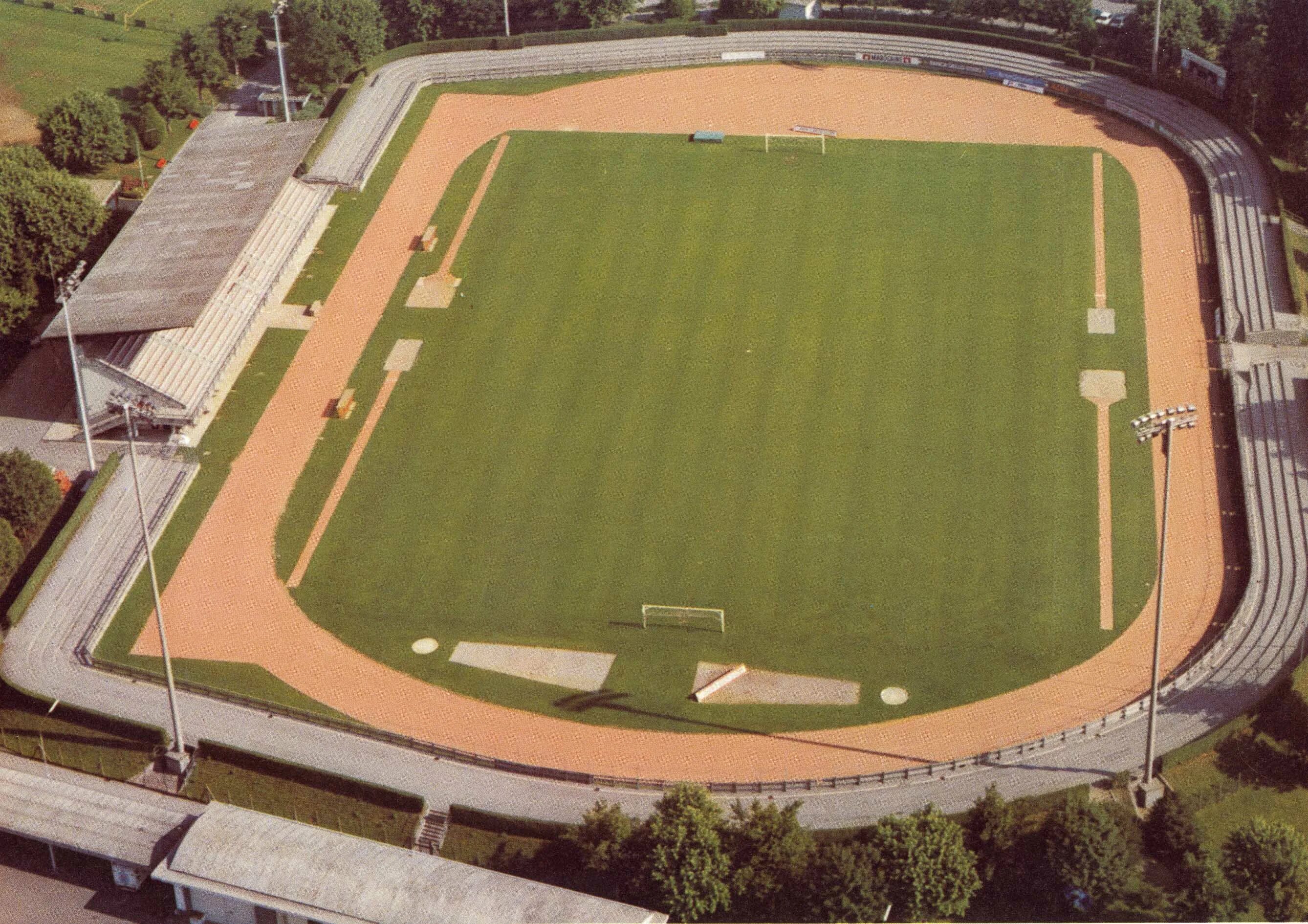 Стадион 1985. Stadio comunale riva iv кьяссо швейцария футбольный стадион. комунале (стадион, кьявари). фк кьяссо. от шонрида до кьяссо.