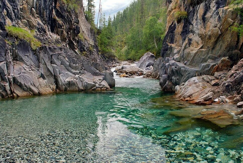 Источники бурятии. Река Шумак Бурятия. Шумак Бурятия водопад. Радоновые источники Шумак. Бурятия Тункинское ущелье.