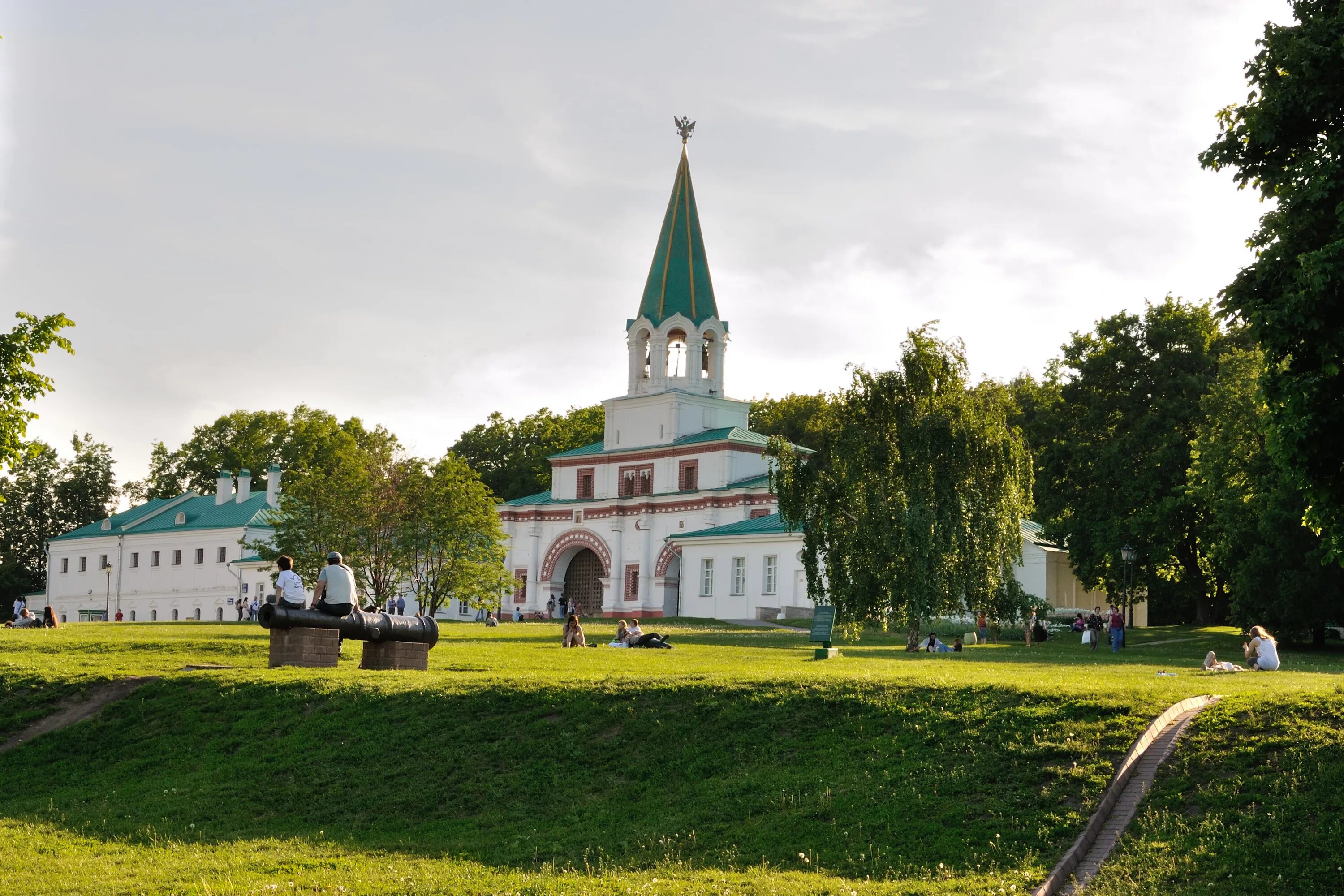 Сегодня в коломенском парке. Коломенский парк. Парк заповедник Коломенское. Коломенский парк в Москве. Парк музей Коломенское.