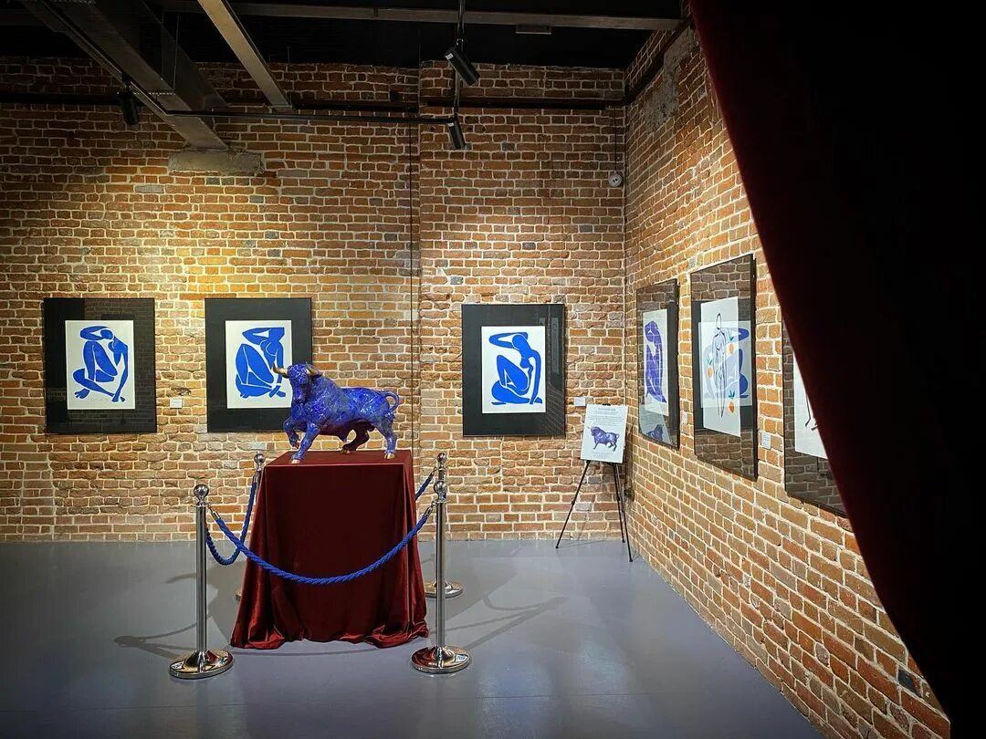 Художественная галерея старый оскол. Обновить экспозицию. Обновить экспозицию. Выставка танков в курском музее белгород. Екатеринбургский музей изобразительных искусств коллеккции.