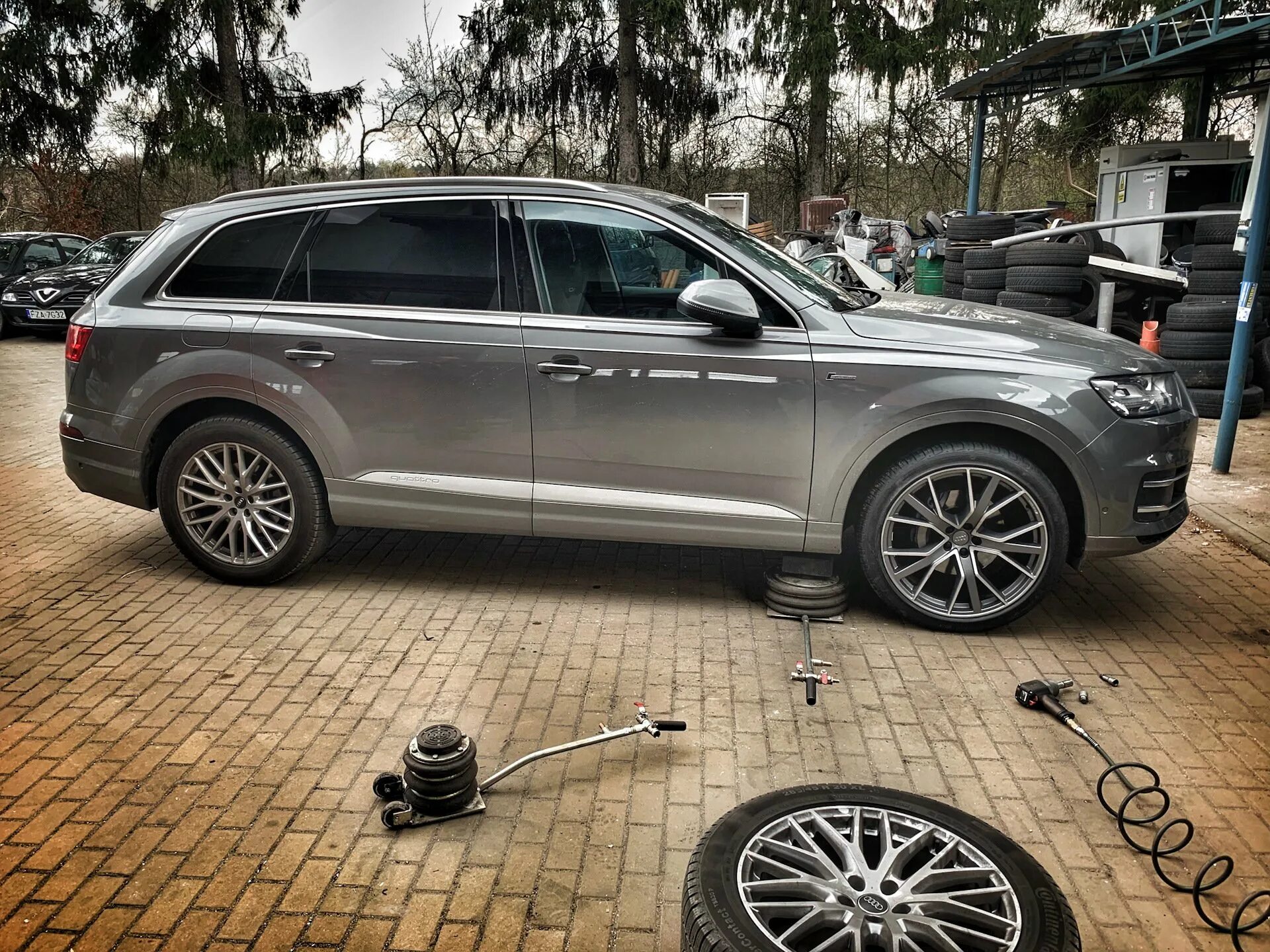 Диски q7 4m. Диски ауди q7 4m. диски audi q7 r22. audi q7 r20. audi q7 4m r21.