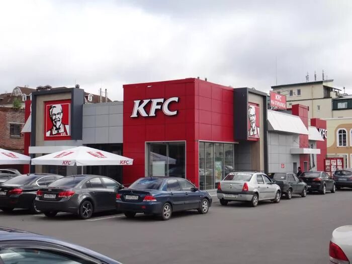 Кфс уссурийск краснознаменная. Kfc сергиев посад капитолий. Кфс у дворца сергиев посад. Kfc сергиев посад вокзал. Кфс на симферопольском шоссе.