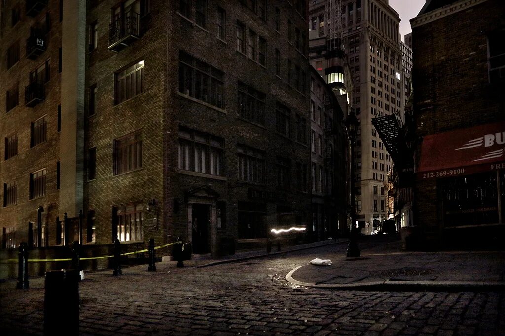 Какой черный на улице. Темные улочки Нью Йорк. Нью-Йорк улицы. Темные улицы Нью-Йорка. Тёмный переулок Нью Йорк.