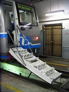 Выход из вагона метро