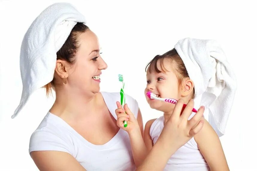 Чистим зубы перед сном. Чистим зубы!. Ребенок чистит зубы. Уход за зубами для детей. Ребенок чистит зубки с родителями.