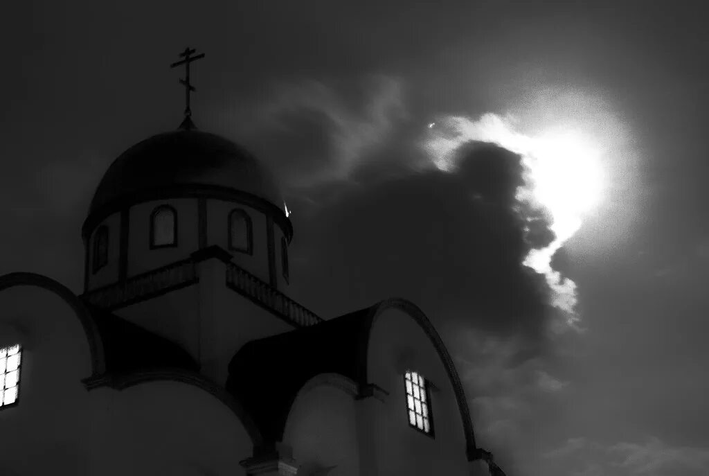 черный приход. церковь эстетика готика снаружи. старая церковь. протестантские церкви в нью йорк. черный приход.