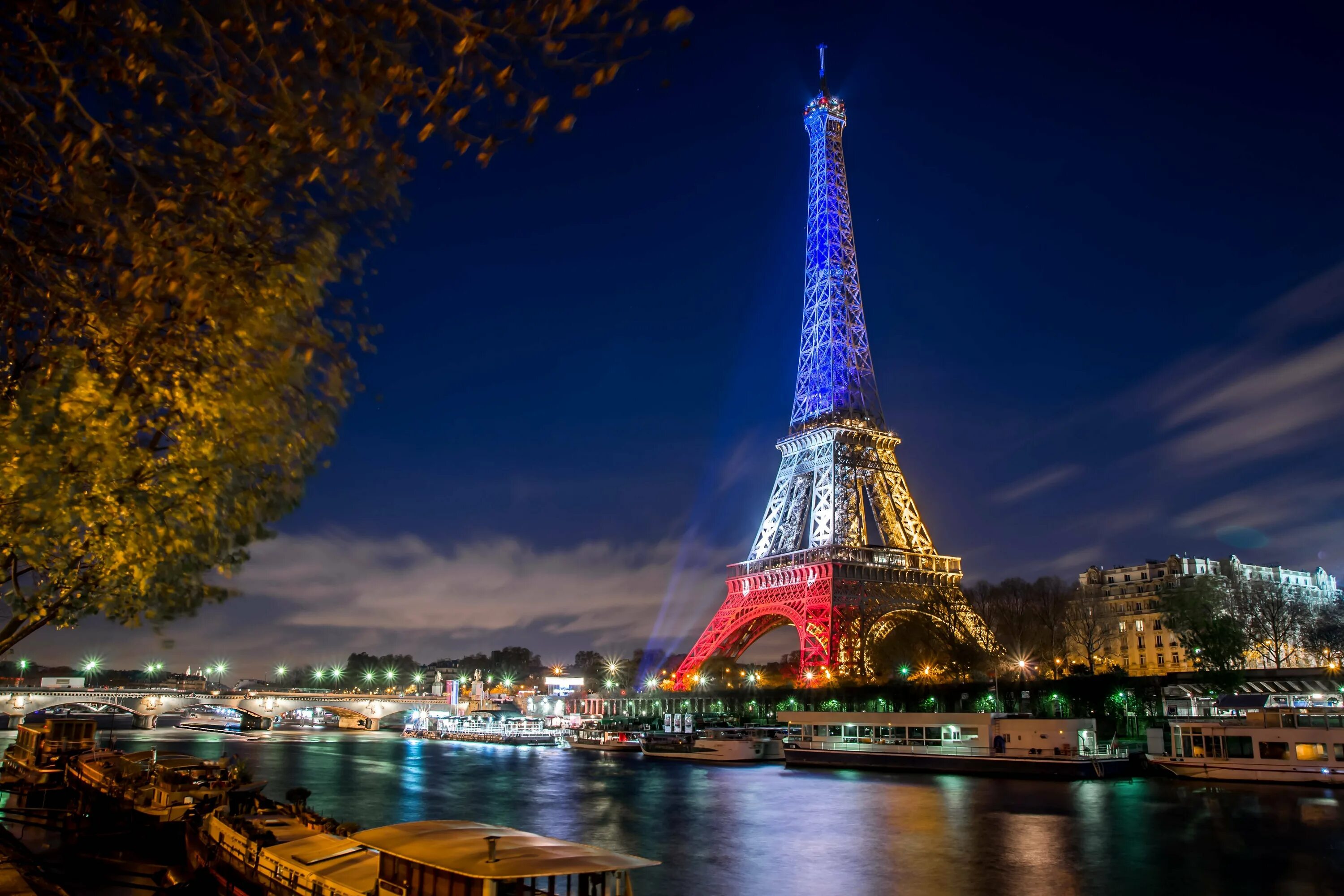 Эйфелева башня в Париже. Эйфель башня Франция. Франция Эйфелева башня фото. Эйфелева башня в центре Парижа. En french