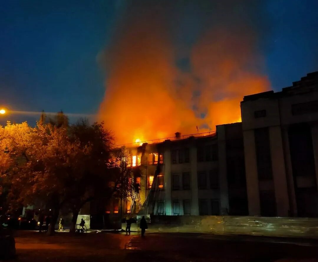 Пожар ДК Ленина в Нижнем Новгороде. Дворец культуры им Ленина Нижний Новгород. Дворец культуры имени Ленина пожар. ДК имени Ленина Нижний Новгород после пожара. Ленин сгорел