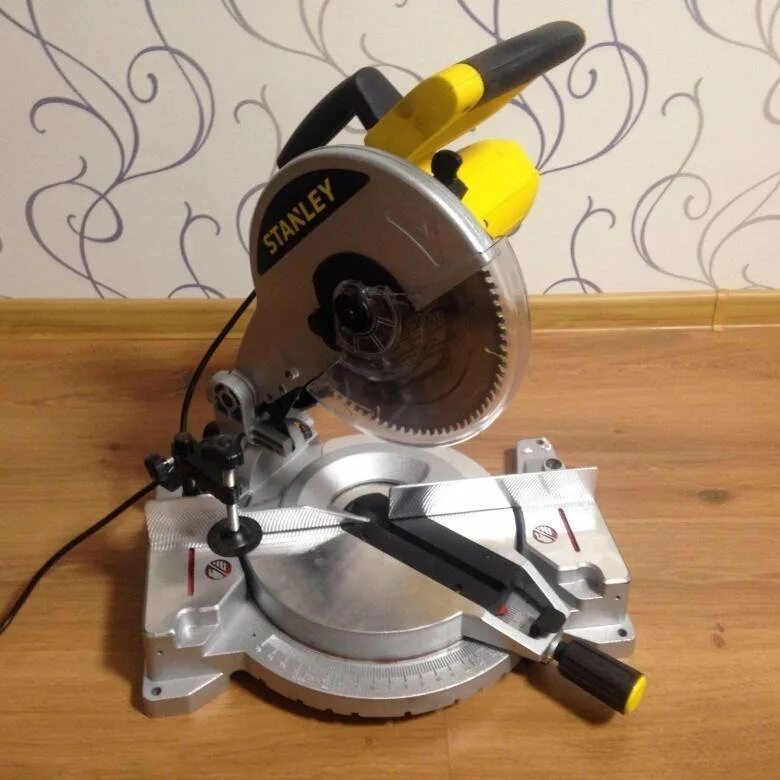 Торцовка бу. Метабо kgs 216. Новая торцовка stanley. Торцовка бу. Пила торцовочная корвет 7.