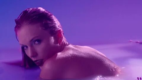 Fiery singer Taylor Swift strips naked in her Lavender Haze music video. 