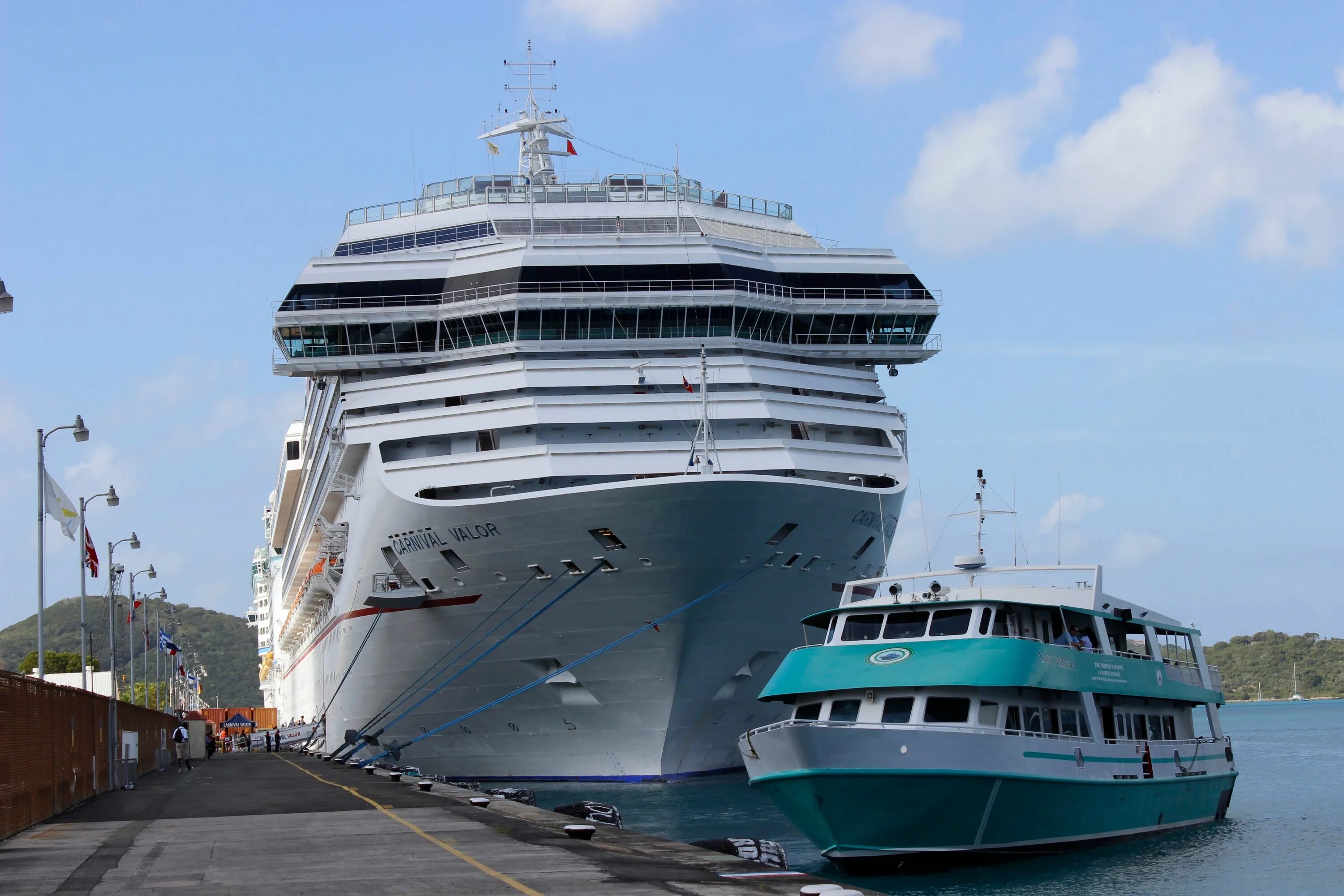 Passenger ships. Теплоход круизный лайнер. Небольшой пассажирский корабль. Пассажирское судно.