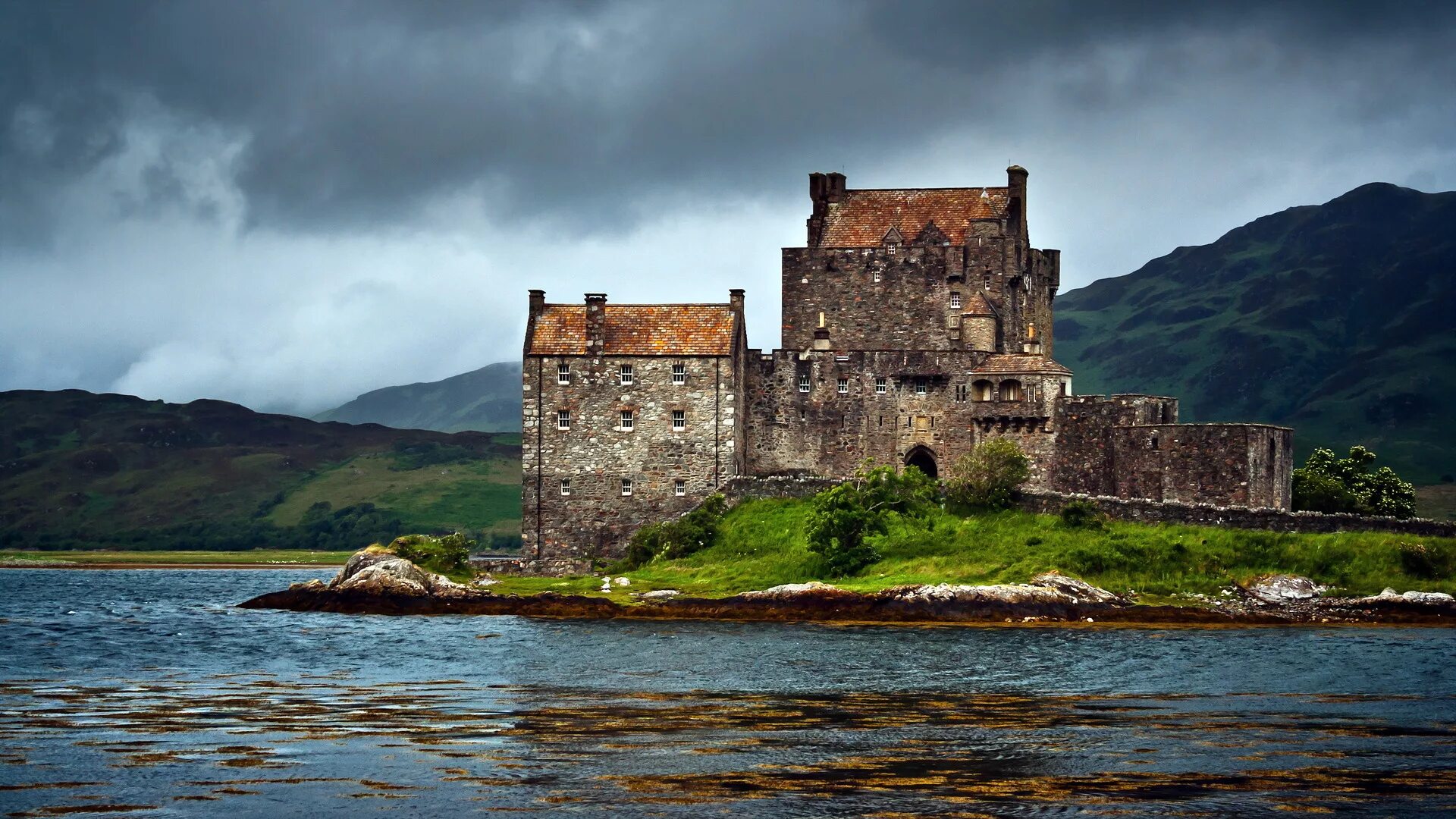 Castle lake