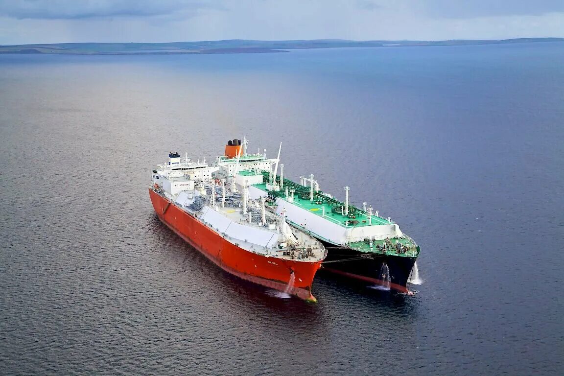 Спг терминал. Погрузка труб в полувагон. Перегрузка газа. Нефтеналивной терминал приморск. Перегрузка газа.