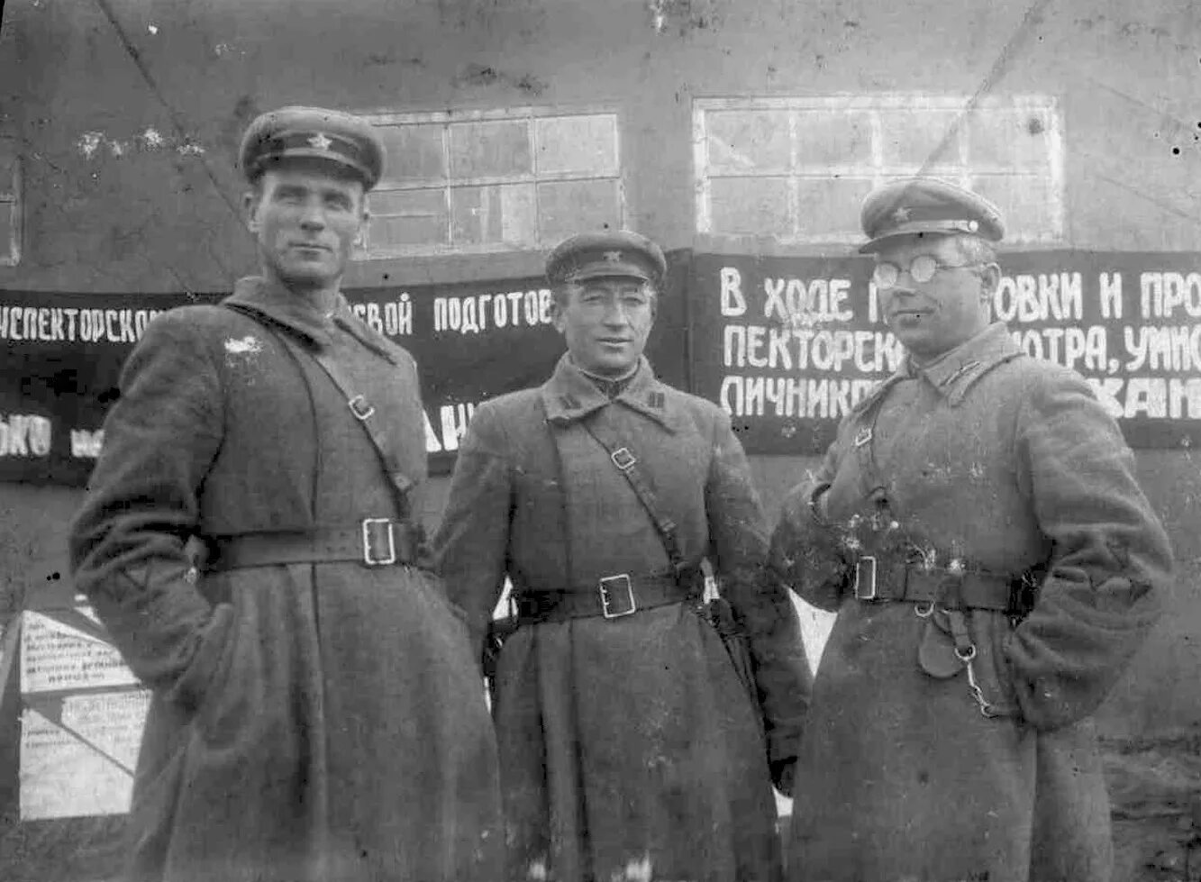 Удостоверения работников нквд. Огпу 1939 год. 1934 году в нквд. 10 июля 1934 образован нквд ссср. Истребительные батальоны нквд удостоверения.