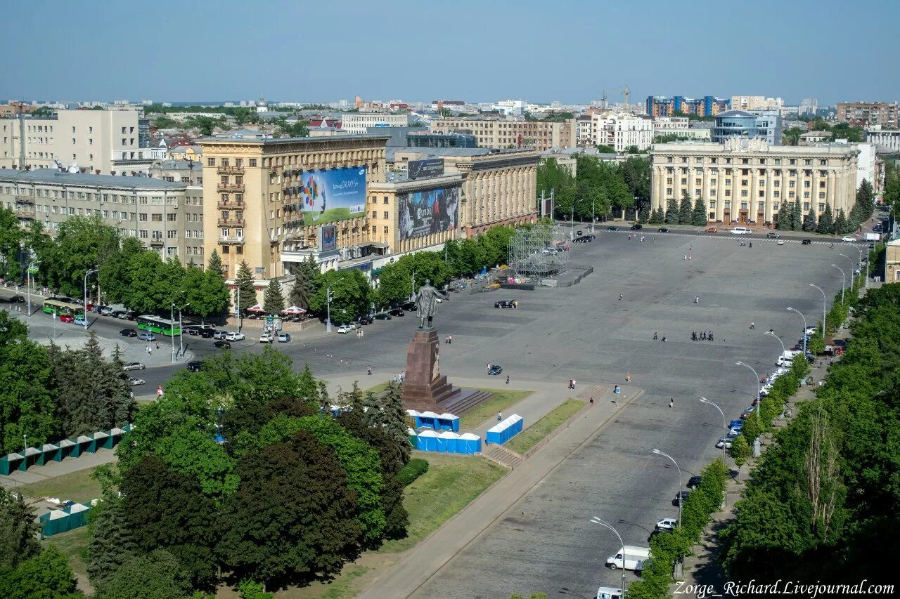 V харьков. Харьков площадь свободы. Харьков Центральная площадь. Город Харьков площадь свободы. Центр Харькова площадь свободы.