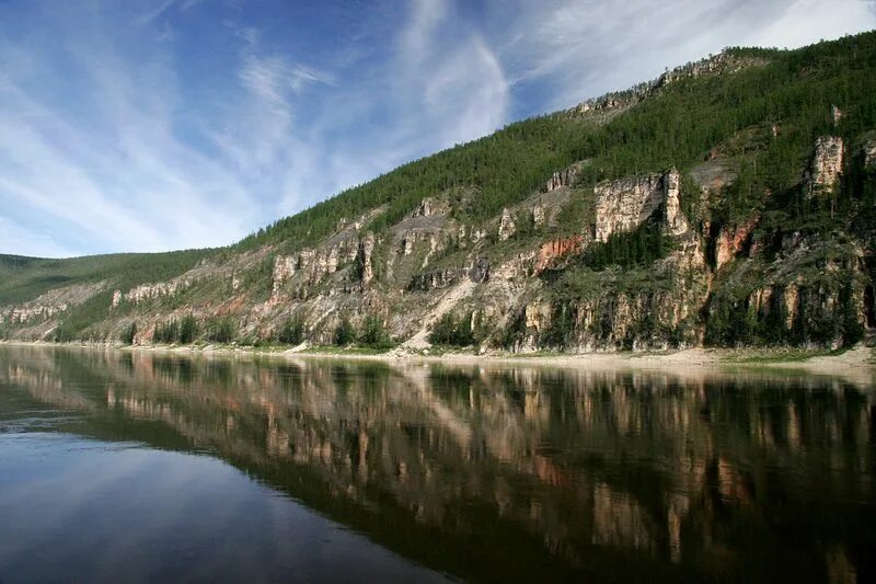 Горы алдана. Саха река алдан. Мамонтова гора в якутии. Река алдан. Горы алдана.