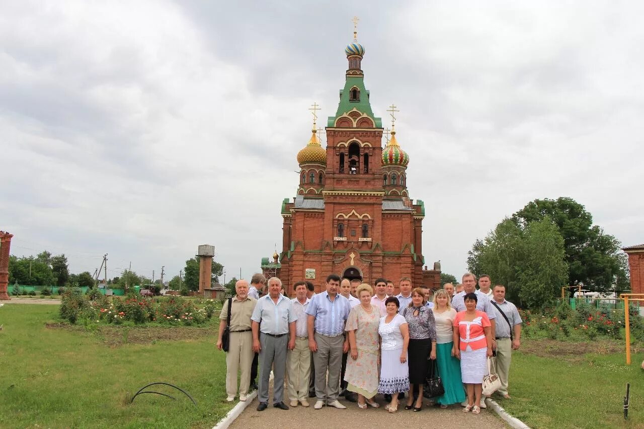 Кореновск платнировская. Храм Святой Троицы станица Платнировская. Станица Платнировская Кореновский район. Краснодарский край Кореновский район станица Платнировская. Станица Платнировская храм.