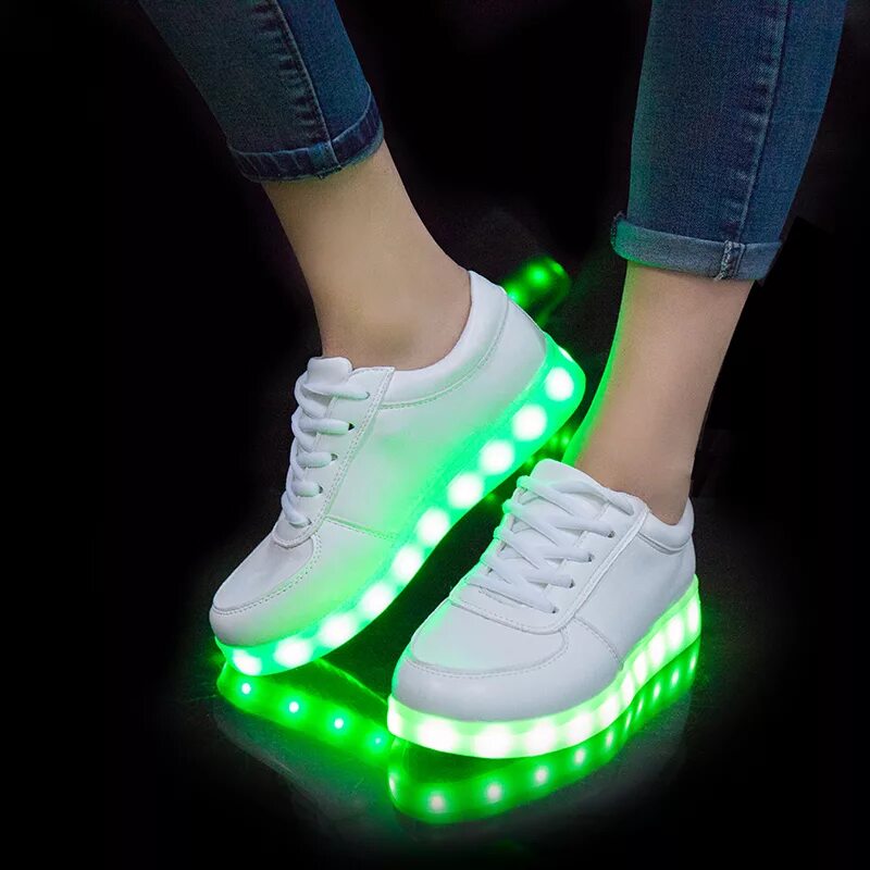 Светящиеся кроссовки для мальчиков. Simulation кроссовки с подсветкой led. Кроссовки детские светящиеся. Светящиеся кроссовки для мальчиков в спортмастере. Кроссовки с подсветкой.