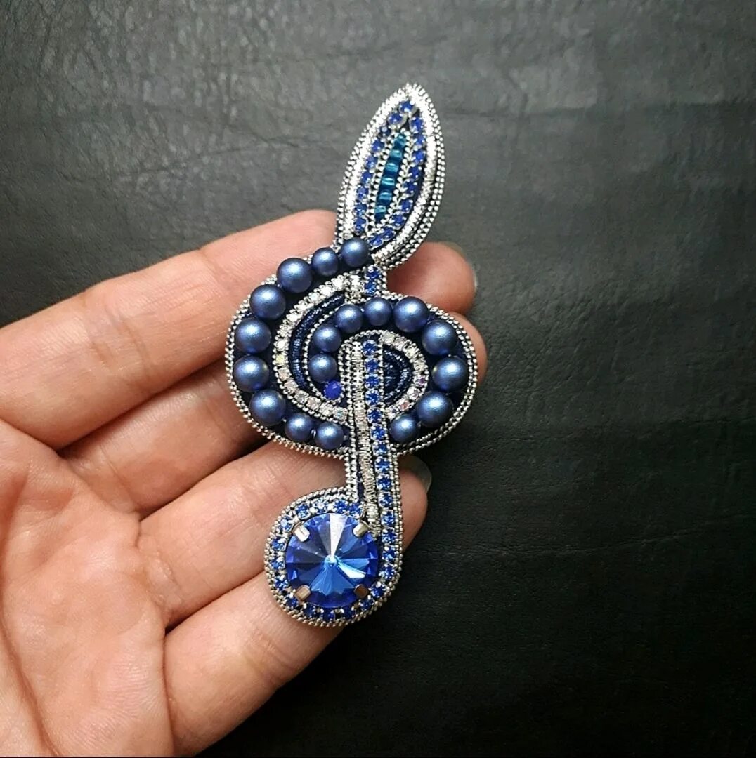 Брошь ключ из бисера. Подвеска на ключи из бисера. Ключ из бисера. Ключ из бисера. Брошь ключ из бисера.