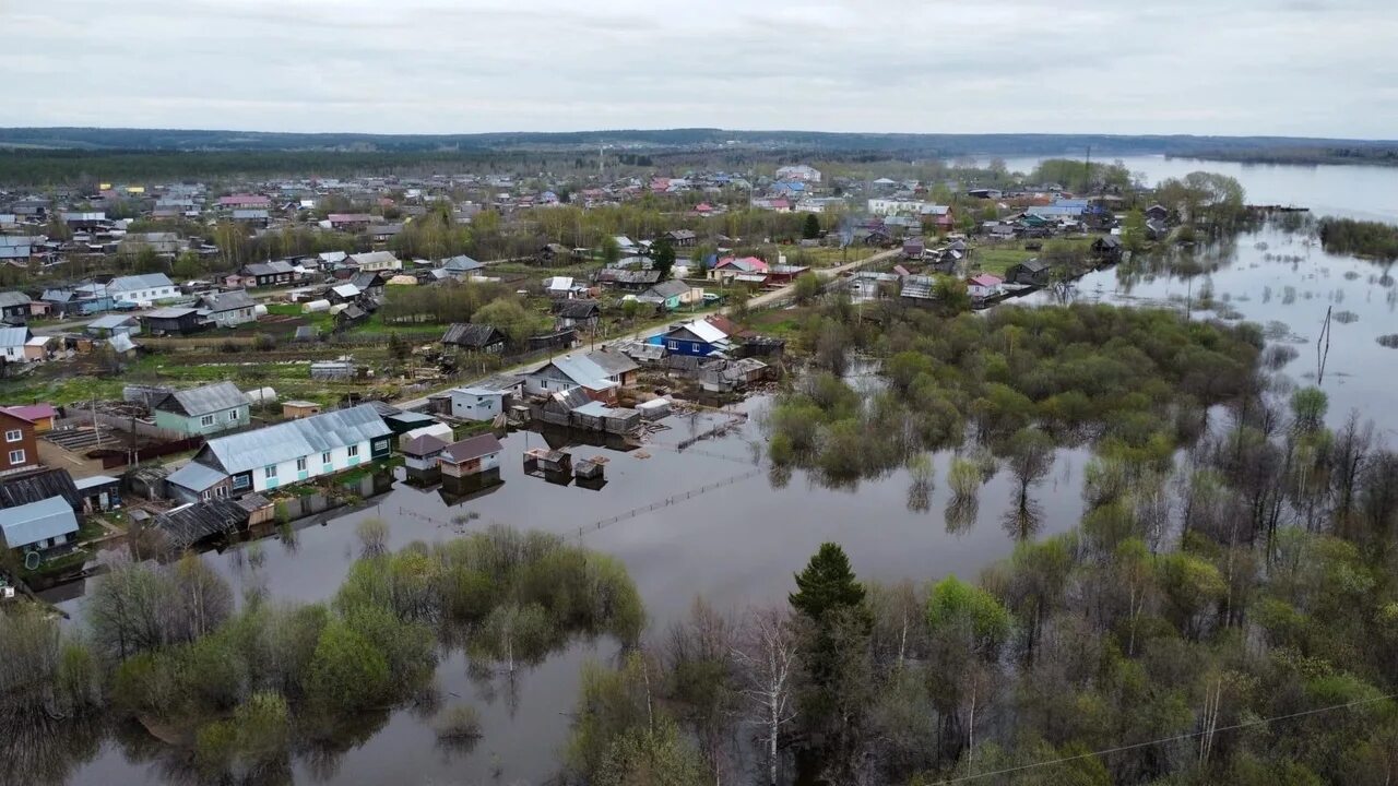 Уровень воды в реке кама. Поселок Тюлькино Соликамский район. Тюлькино Пермский край. Деревня Тюлькино Пермский край. Река Кама Тюлькино.