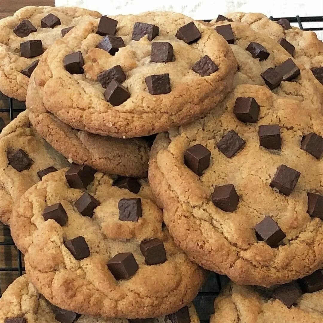 Печенье cookies с шоколадом. Печенье. Печеньки Эстетика. Печенье американо. Печенье с шоколадом.