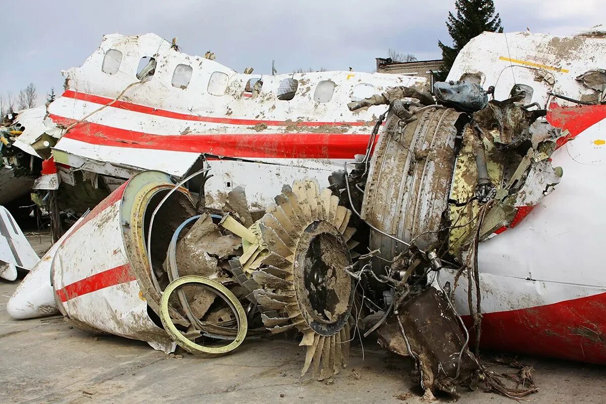 Разбился самолет президента. Катастрофа под Смоленском ту-154. Ту 154 Качиньского крушение. Катастрофа ту-154 в Смоленске. Крушение ту-154 под Смоленском.