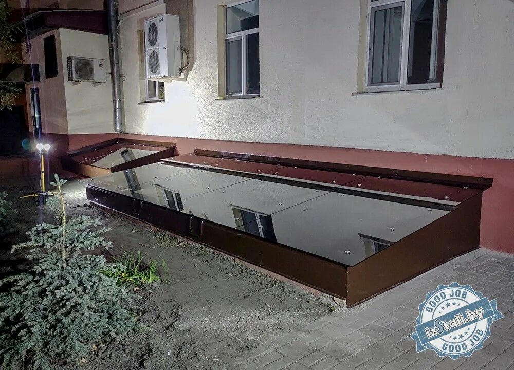 Сдвижной козырек. Навес над приямком. Козырек для приямка. Навес над приямком. Раздвижной козырек для приямков.