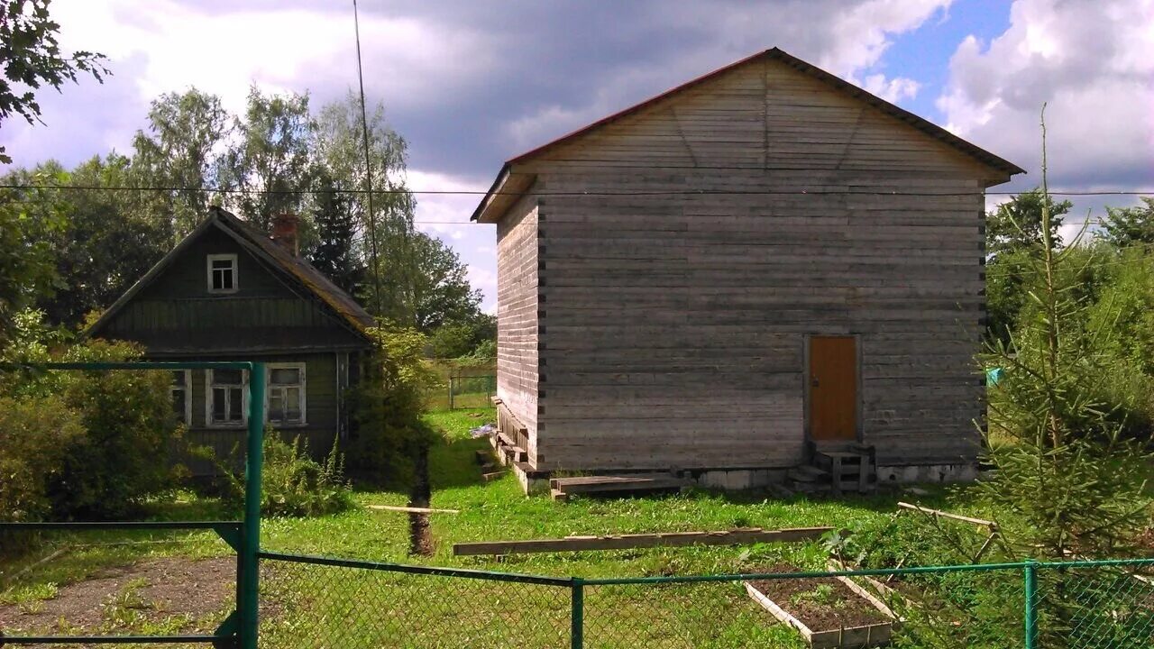 Купить дом в вишере новгородской области. Деревня Селищи Чудовский район. Д Селищи Маловишерский район. Новгородская область Чудовский район деревня Селищи. Дома в Веребье Маловишерского района.