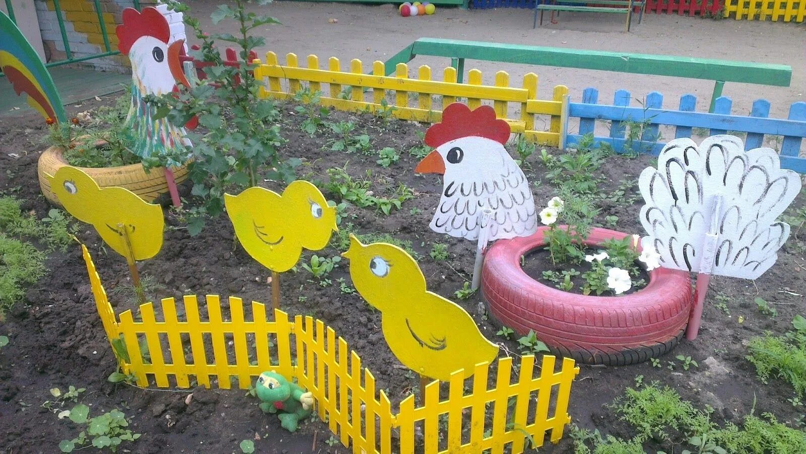 Поделки на участок детского сада. Украшение площадки в детском саду. Украсить детскую площадку в детском саду. Поделки на участок детского сада. Украшение участков в детском саду.