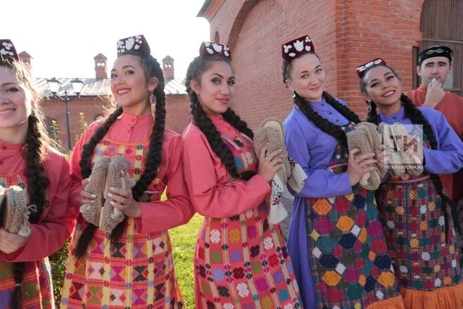 Фольклор казань. Театрализованное шоу "kazan" с национальным ужином!. Фольклорное шоу. Фольклорно этнографическая студия матица. Фольклор казани.
